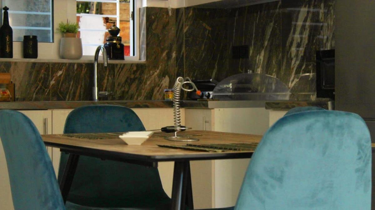 Patras Cozy Nest In The Vibrant City Center Екстер'єр фото