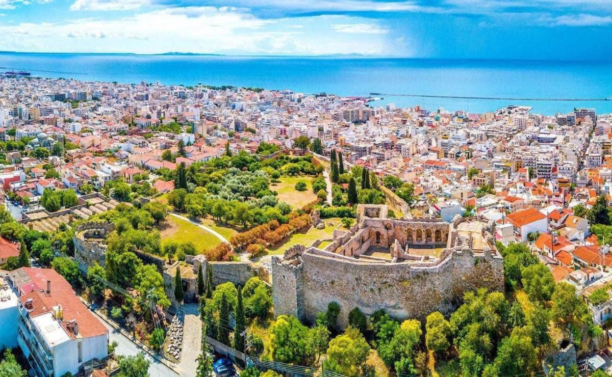 Patras Cozy Nest In The Vibrant City Center Екстер'єр фото